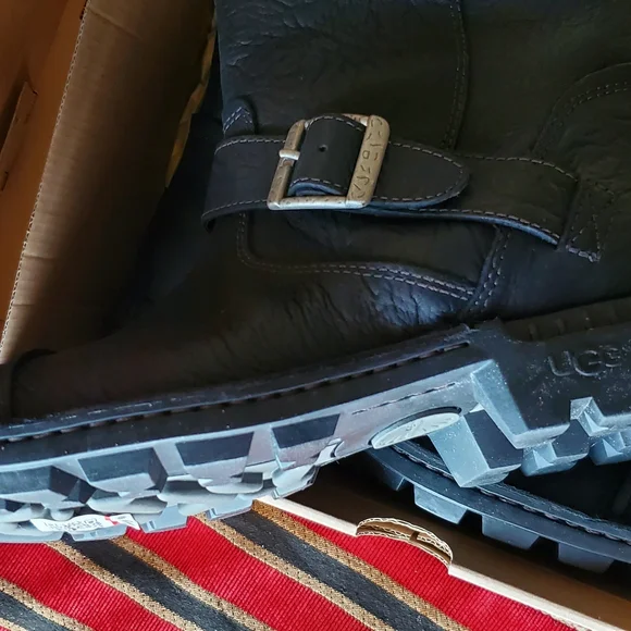 UGG Black Leather BOOTS Mens Size 11 NEW IN BOX - Picture 3 of 9